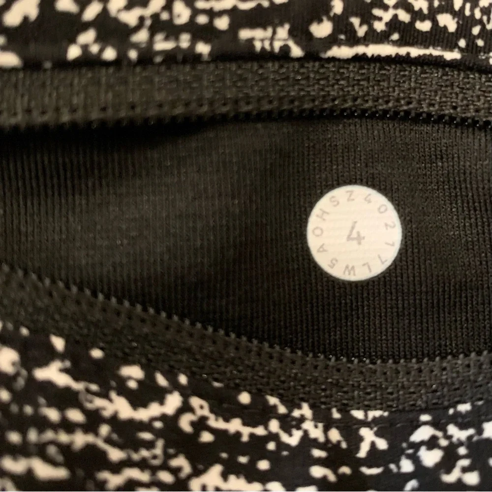 Lululemon Pace Perfect 7/8 Tight 25” Leggings 4 Air Time White Black Activewear